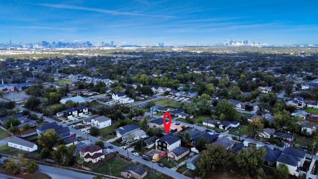 7459 Calhoun Rd, Houston, TX 77051