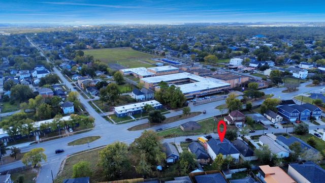 7459 Calhoun Rd, Houston, TX 77051