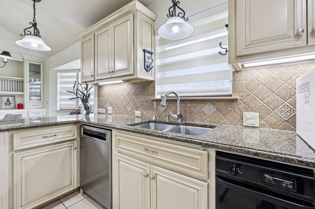 2517 Willowgate Lane, Carrollton, TX 75006