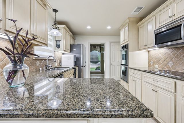 2517 Willowgate Lane, Carrollton, TX 75006