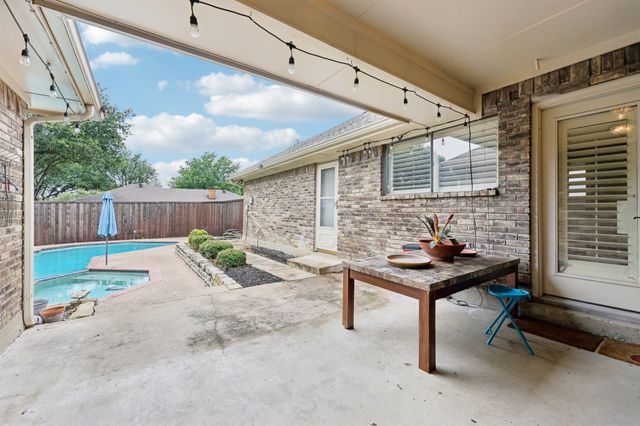 2517 Willowgate Lane, Carrollton, TX 75006