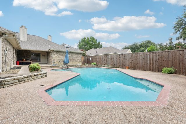2517 Willowgate Lane, Carrollton, TX 75006