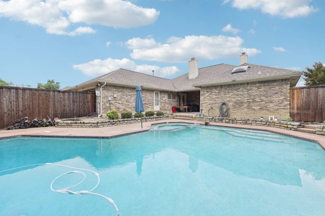 2517 Willowgate Lane, Carrollton, TX 75006