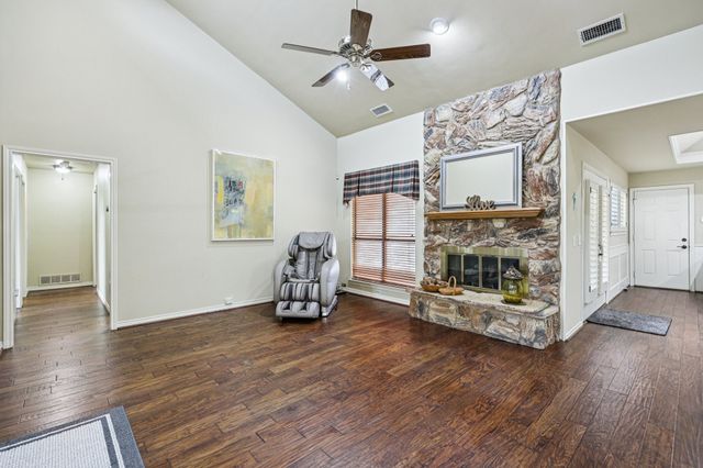 2517 Willowgate Lane, Carrollton, TX 75006
