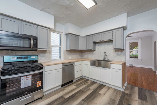 3020 Ezekiel Avenue, Zion, IL 60099