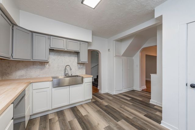 3020 Ezekiel Avenue, Zion, IL 60099