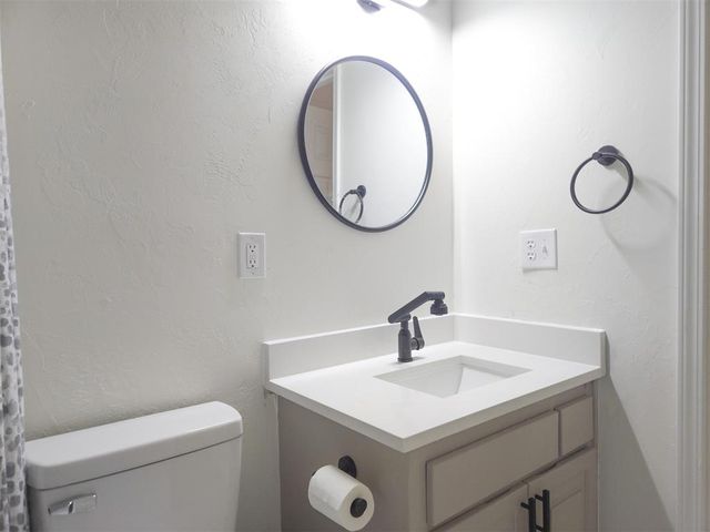 519 Stoneridge Drive, Moore, OK 73160