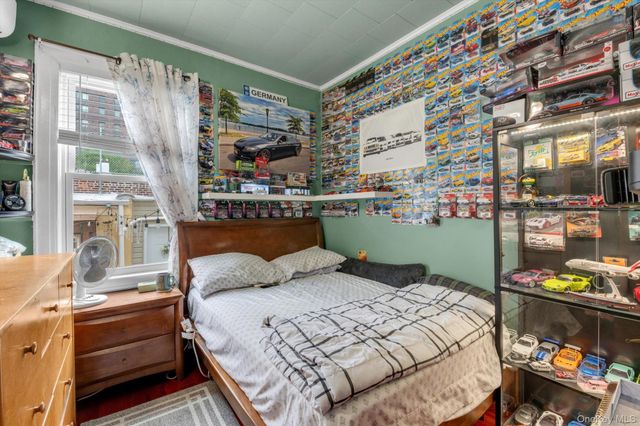 152 Pine Street, Brooklyn, NY 11208