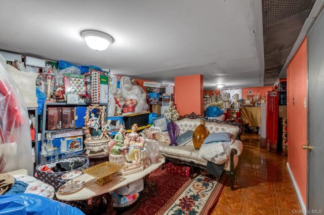 152 Pine Street, Brooklyn, NY 11208