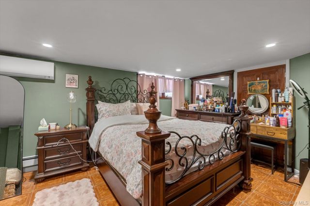 152 Pine Street, Brooklyn, NY 11208