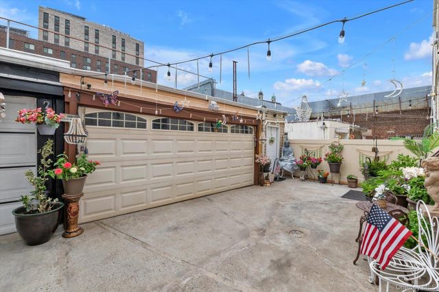 152 Pine Street, Brooklyn, NY 11208