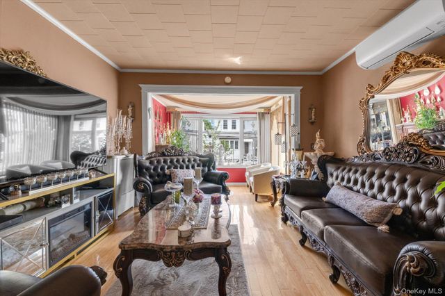 152 Pine Street, Brooklyn, NY 11208