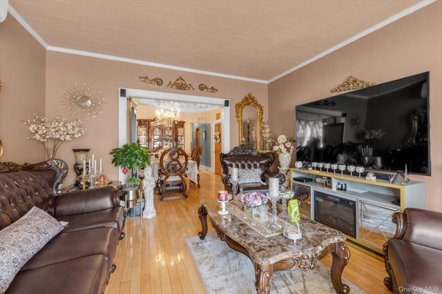 152 Pine Street, Brooklyn, NY 11208