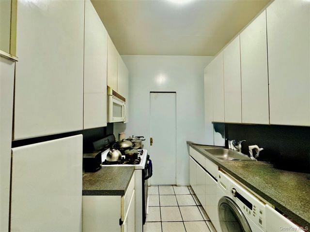 117-14 Union Turnpike Ac3, Kew Gardens, NY 11415