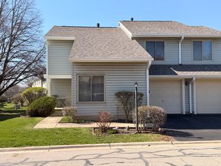 772 Colorado Court 772, Carol Stream, IL 60188