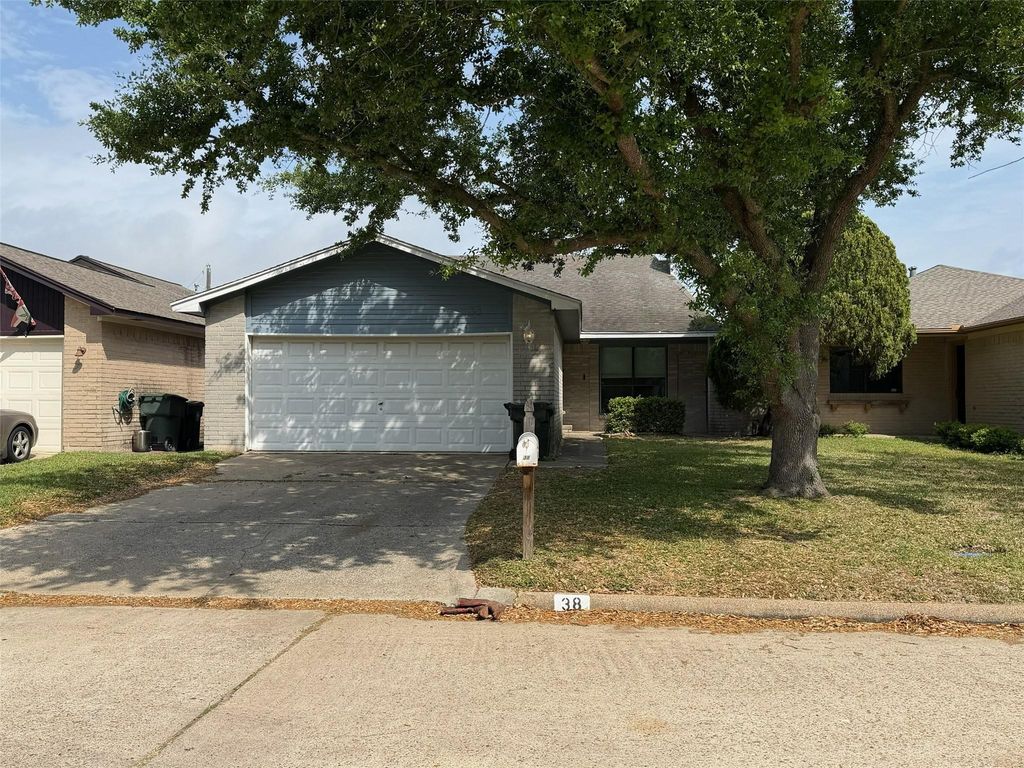 38 Campeche Circle, Galveston, TX 77554