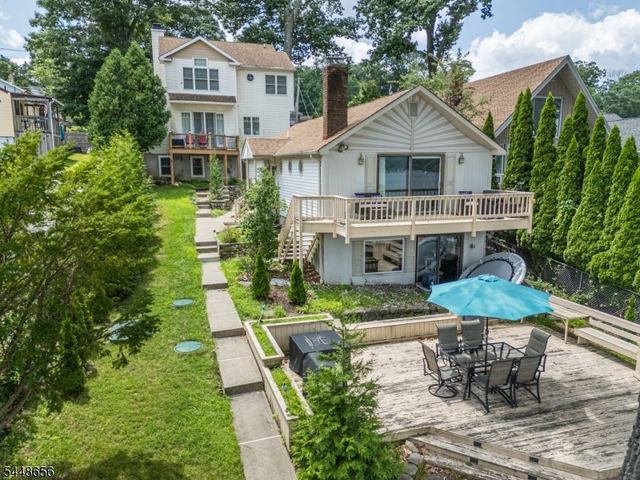 121 Maxim Dr, Hopatcong Boro, NJ 07843
