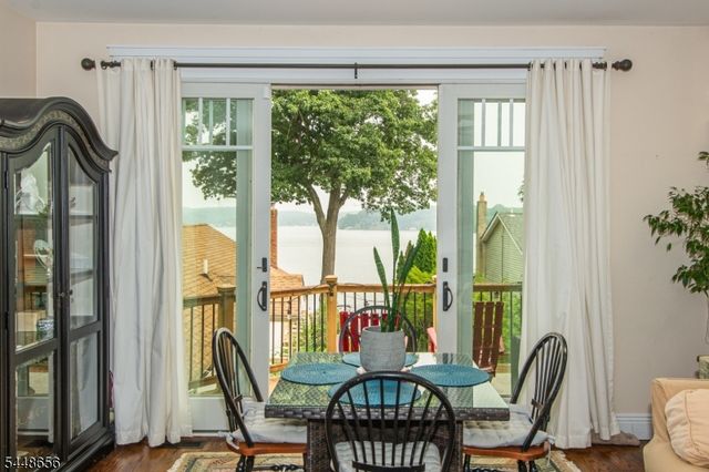 121 Maxim Dr, Hopatcong Boro, NJ 07843