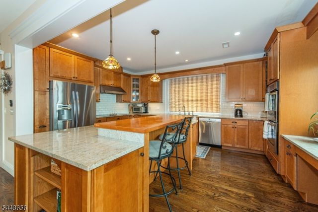 121 Maxim Dr, Hopatcong Boro, NJ 07843