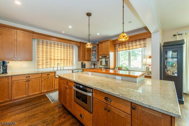 121 Maxim Dr, Hopatcong Boro, NJ 07843