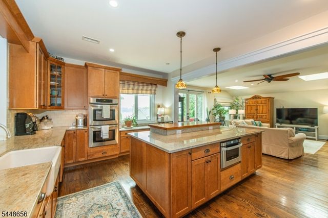 121 Maxim Dr, Hopatcong Boro, NJ 07843