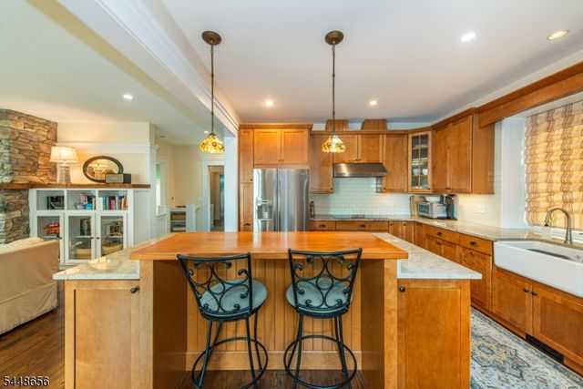 121 Maxim Dr, Hopatcong Boro, NJ 07843