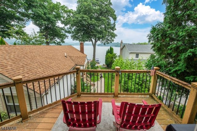 121 Maxim Dr, Hopatcong Boro, NJ 07843