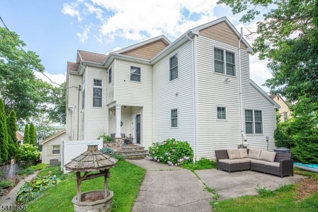 121 Maxim Dr, Hopatcong Boro, NJ 07843