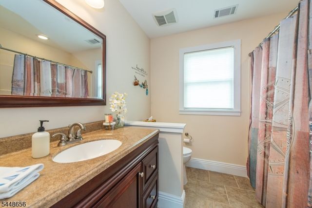 121 Maxim Dr, Hopatcong Boro, NJ 07843