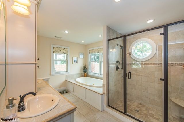 121 Maxim Dr, Hopatcong Boro, NJ 07843
