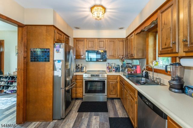 121 Maxim Dr, Hopatcong Boro, NJ 07843