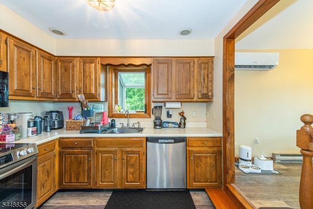 121 Maxim Dr, Hopatcong Boro, NJ 07843