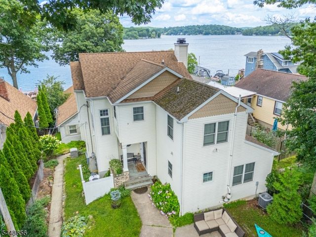 121 Maxim Dr, Hopatcong Boro, NJ 07843