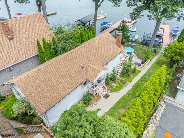 121 Maxim Dr, Hopatcong Boro, NJ 07843