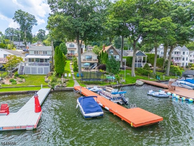 121 Maxim Dr, Hopatcong Boro, NJ 07843