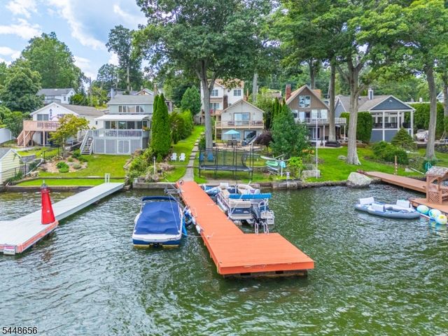 121 Maxim Dr, Hopatcong Boro, NJ 07843