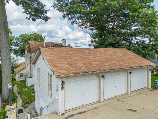 121 Maxim Dr, Hopatcong Boro, NJ 07843