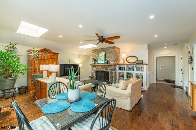 121 Maxim Dr, Hopatcong Boro, NJ 07843