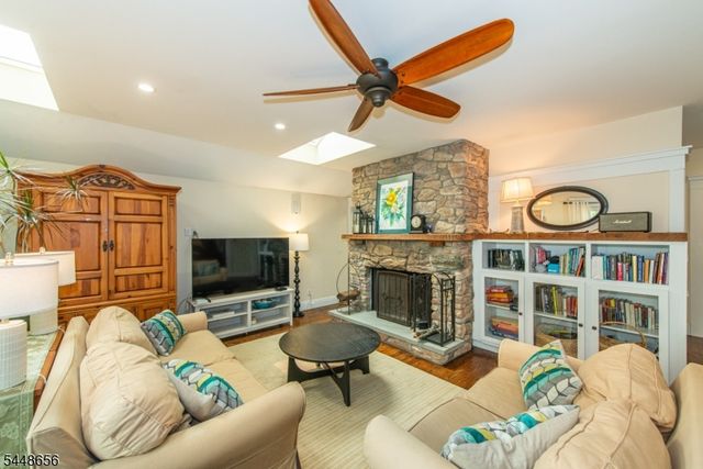 121 Maxim Dr, Hopatcong Boro, NJ 07843