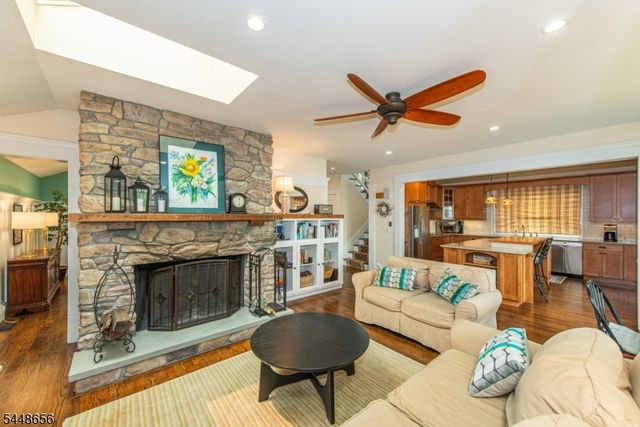 121 Maxim Dr, Hopatcong Boro, NJ 07843