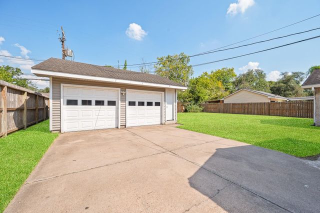 8314 Edgemoor Drive, Houston, TX 77036