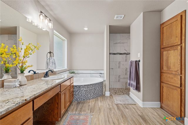 3533 Hooten Bend Road, Kempner, TX 76539