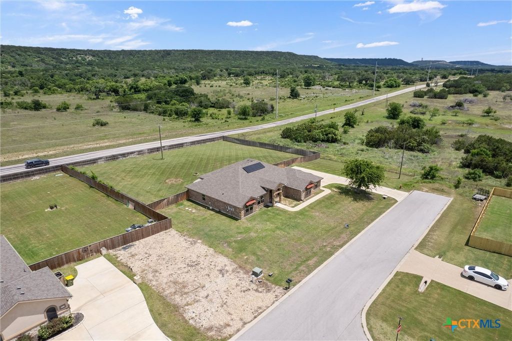 Image 2 of property listing at 3533 Hooten Bend Road, Kempner, TX 76539