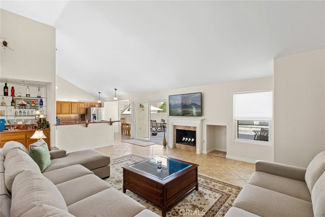 2017 Windemere Way, Upland, CA 91784