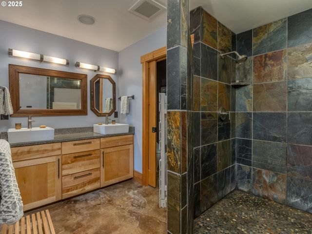 15678 S SPANGLER Rd, Oregon City, OR 97045