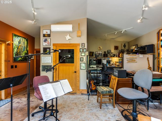 15678 S SPANGLER Rd, Oregon City, OR 97045