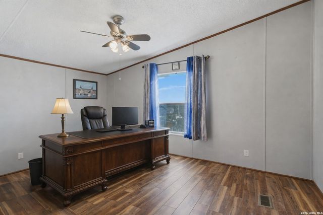 197 Lake View Dr, Lakehills, TX 78063