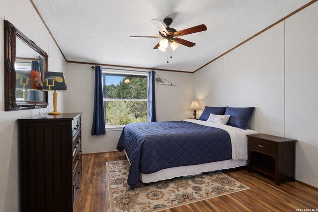 197 Lake View Dr, Lakehills, TX 78063