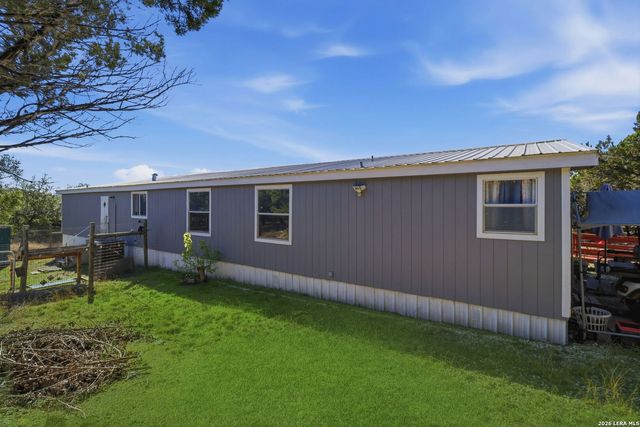 197 Lake View Dr, Lakehills, TX 78063