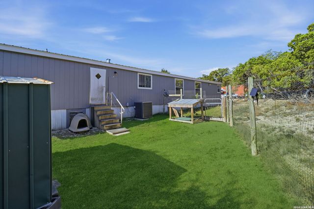 197 Lake View Dr, Lakehills, TX 78063